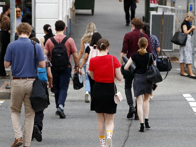 BRISBANE, AUSTRALIA - NewsWire Photos DECEMBER 22, 2022: Commuters and workers are seen in Brisbane as New Labour Force data is released, detailing monthly and quarterly Labour Force Survey data, including hours, regions, families, job search, job duration, casual, industry and occupation. Picture: NCA NewsWire/Tertius Pickard