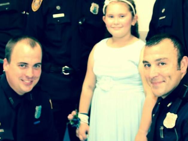 Police officers’ incredibly awesome gesture