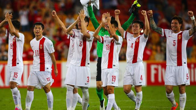 (FILES) This file photo taken on January 14, 2015 shows China's team saluting fans following the first round Asian Cup football match between China and Uzbekistan at the Suncorp Stadium in Brisbane. High-flying China have emerged as the Asian Cup's dark horses after their best start to the competition in 27 years emphatically put the cat among the pigeons. AFP PHOTO / FILES / PATRICK HAMILTON ---IMAGE RESTRICTED TO EDITORIAL USE - STRICTLY NO COMMERCIAL USE---