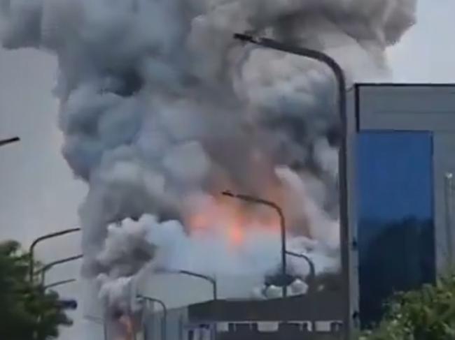 1 dead, 21 ‘unaccounted for’ in S. Korea battery plant fire