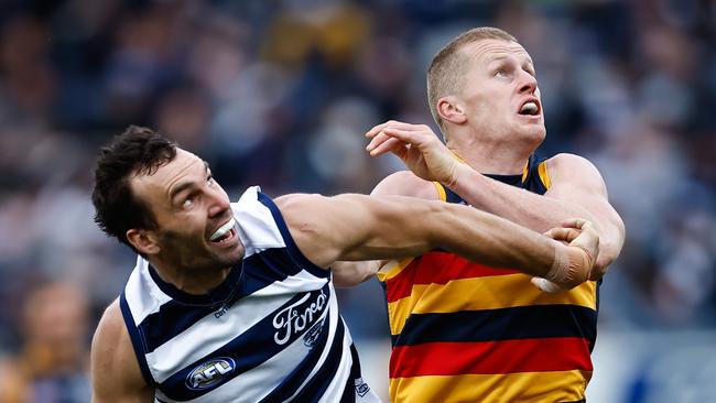 Jonathon Ceglar battles with Reilly O'Brien. Picture: Getty Images