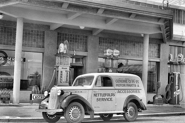 The Nettlefolds building at the bottom of Macquarie Street, Hobart, now the Hotel Grand Chancellor, with the petrol bowsers and service car in front.