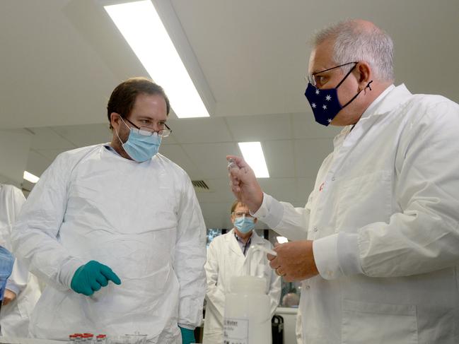 MELBOURNE, AUSTRALIA - NewsWire Photos MARCH 26, 2021: Prime Minister Scott Morrison meets CSL staff working on the COVID vaccine while he tours the company's facility in Melbourne. Picture: NCA NewsWire / Andrew Henshaw - POOL via NCA NewsWire