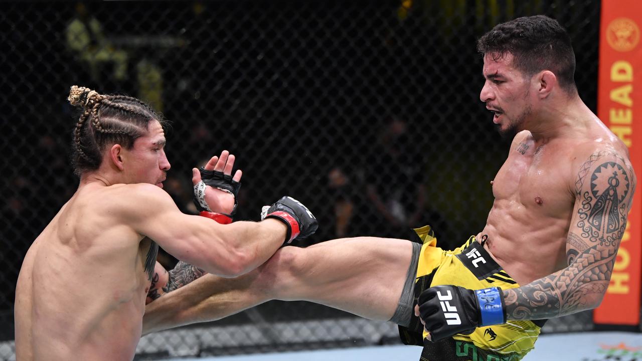 Felipe Colares kicks Luke Sanders. Photo by Jeff Bottari/Zuffa LLC