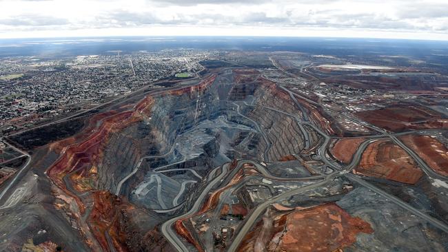 The Kalgoorlie Super Pit, which is jointly owned by Northern Star Resources and Saracen Minerals. Picture: Bloomberg