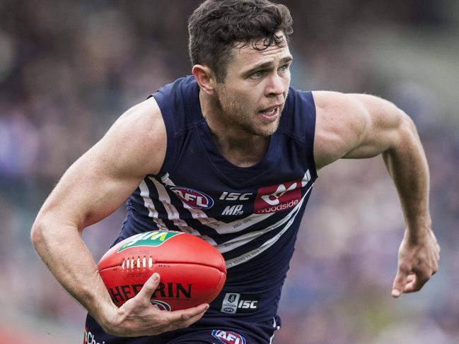 Hayden Ballantyne of the Fremantle Dockers during the Round 23 AFL match between the Fremantle Dockers and the Western Bulldogs at the Domain Stadium in Perth, Sunday, Aug. 28, 2016.The Dockers won the match 69-49.(AAP Image/Tony McDonough) NO ARCHIVING, EDITORIAL USE ONLY