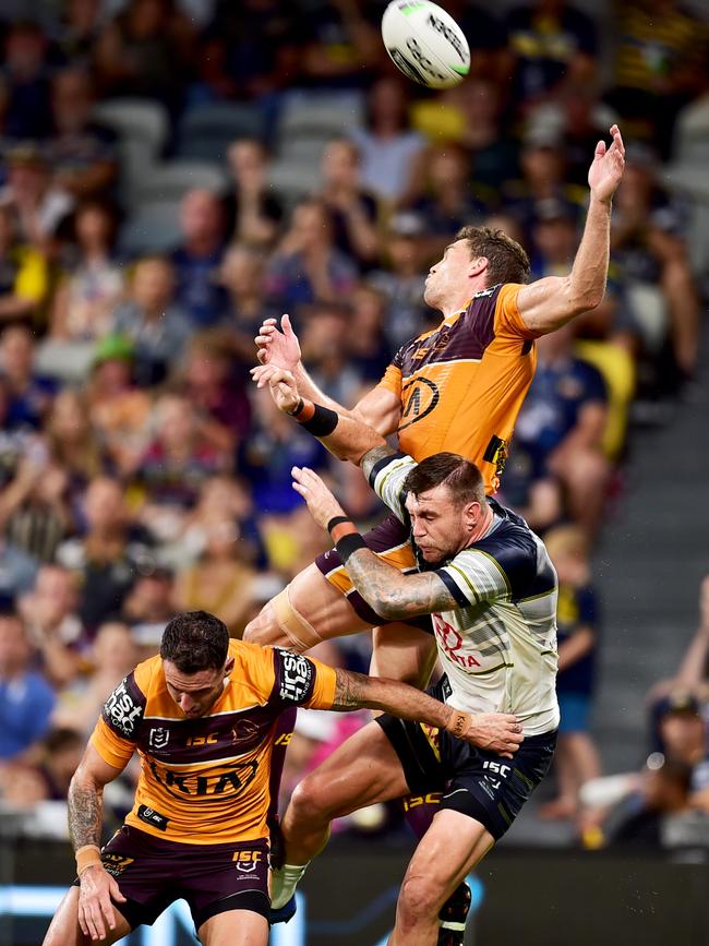 Corey Oates and Kyle Feldt compete for the high ball. Picture: Alix Sweeney