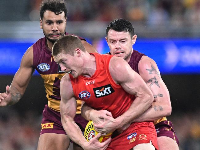 BRISBANE, AUSTRALIA - MAY 04: Matt Rowell of the Suns is pressured by the defence of Lachie Neale of the Lions during the round eight AFL match between Brisbane Lions and Gold Coast Suns at The Gabba, on May 04, 2025, in Brisbane, Australia. (Photo by Bradley Kanaris/Getty Images)