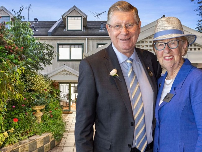 Denis Napthine sells property before auction