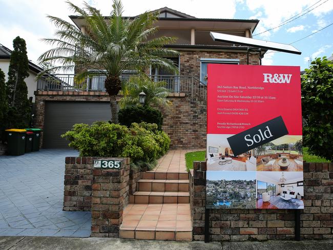 SYDNEY, AUSTRALIA - Newswire Photos October 25, 2022: A general view of a residential property with a sold sign in the Northern Suburbs of Sydney. Sydneyâs house prices have become unaffordable for the average resident and some other capital cities are not far behind. Picture: NCA Newswire / Gaye Gerard