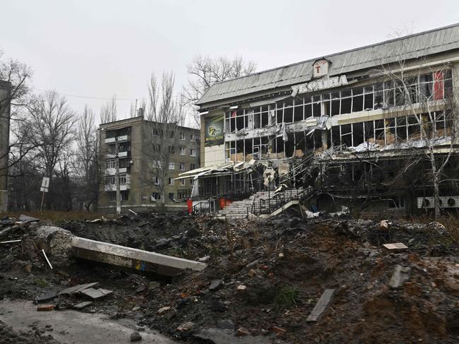 This photograph taken on December 16, 2022 shows a damaged building in Bakhmut, Donetsk region, amid the Russian invasion of Ukraine. - For months, Russian forces have attacked the eastern Ukrainian city of Bakhmut with frontal assaults, artillery barrages and air strikes in a battle for a settlement deemed strategically irrelevant by many observers. (Photo by Genya SAVILOV / AFP)