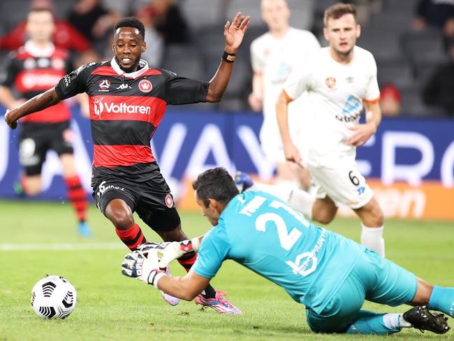 SYDNEY, AUSTRALIA - APRIL 16:  Jamie Young of the Brisbane Roar saves the ball under pressure from Bruce Kamau of the Wanderers during the A-League match between the Western Sydney Wanderers and the Brisbane Roar at Bankwest Stadium, on April 16, 2021, in Sydney, Australia. (Photo by Mark Kolbe/Getty Images)