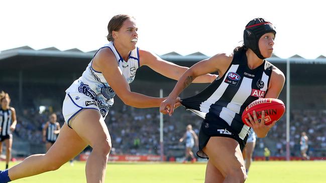 Brittany Bonnici escapes the clutches of North Melbourne’s Jasmine Garner.