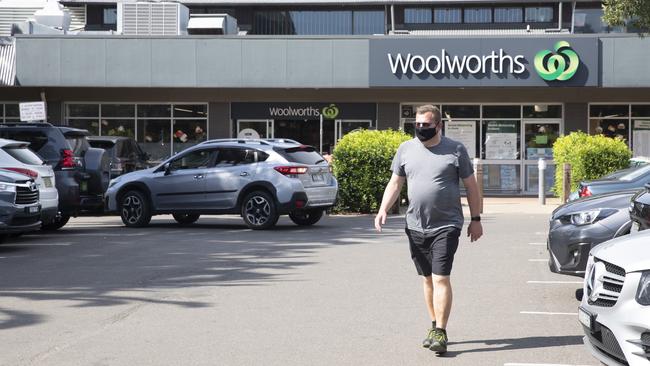 NSW Health has confirmed that a COVID-19 infected shopper visited the Woolworths supermarket at Avalon Beach on Saturday June 26. Picture: Jenny Evans/Getty Images)