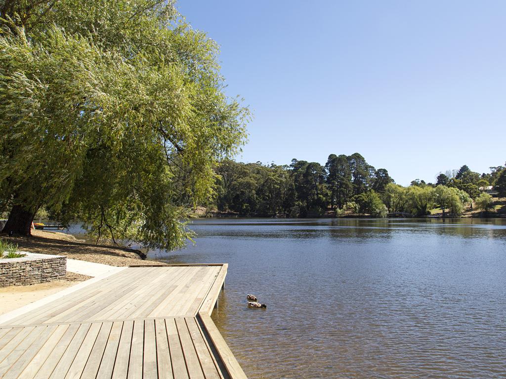 Watch the ducks on the lake in Daylesford. Picture: Visit Victoria