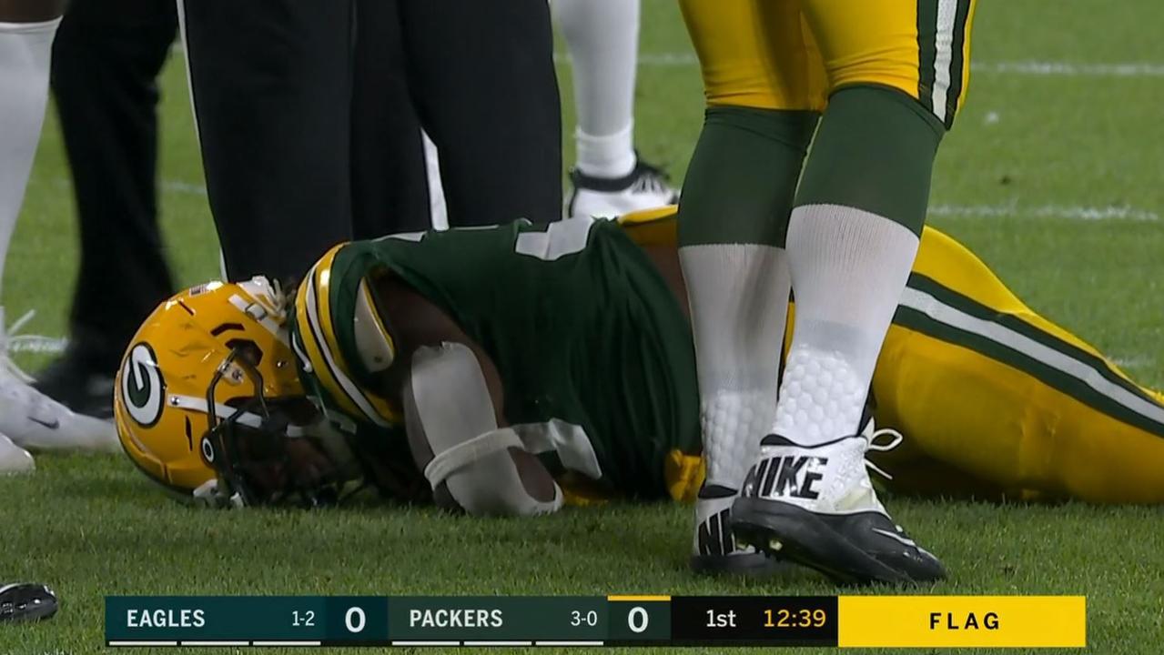 Packers' Jamaal Williams carted off after scary Barnett hit