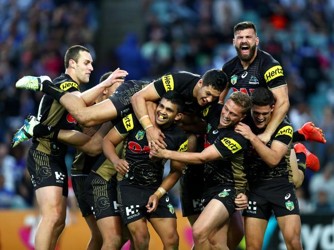 Panther's Tyrone Peachey celebrates scoring a try with his team mates during the NRL elimination final between the Penrith Panthers and the Canterbury Bankstown Bulldogs at Allianz Stadium , Moore Park . Picture : Gregg Porteous