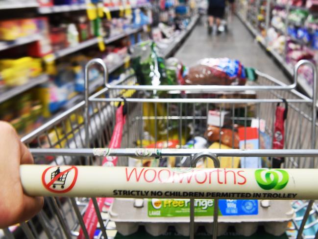 A shopping trolley is seen alongside available perishable goods in a supermarket in Sydney, Sunday, 24 September, 2017.(AAP Image/Sam Mooy) NO ARCHIVING