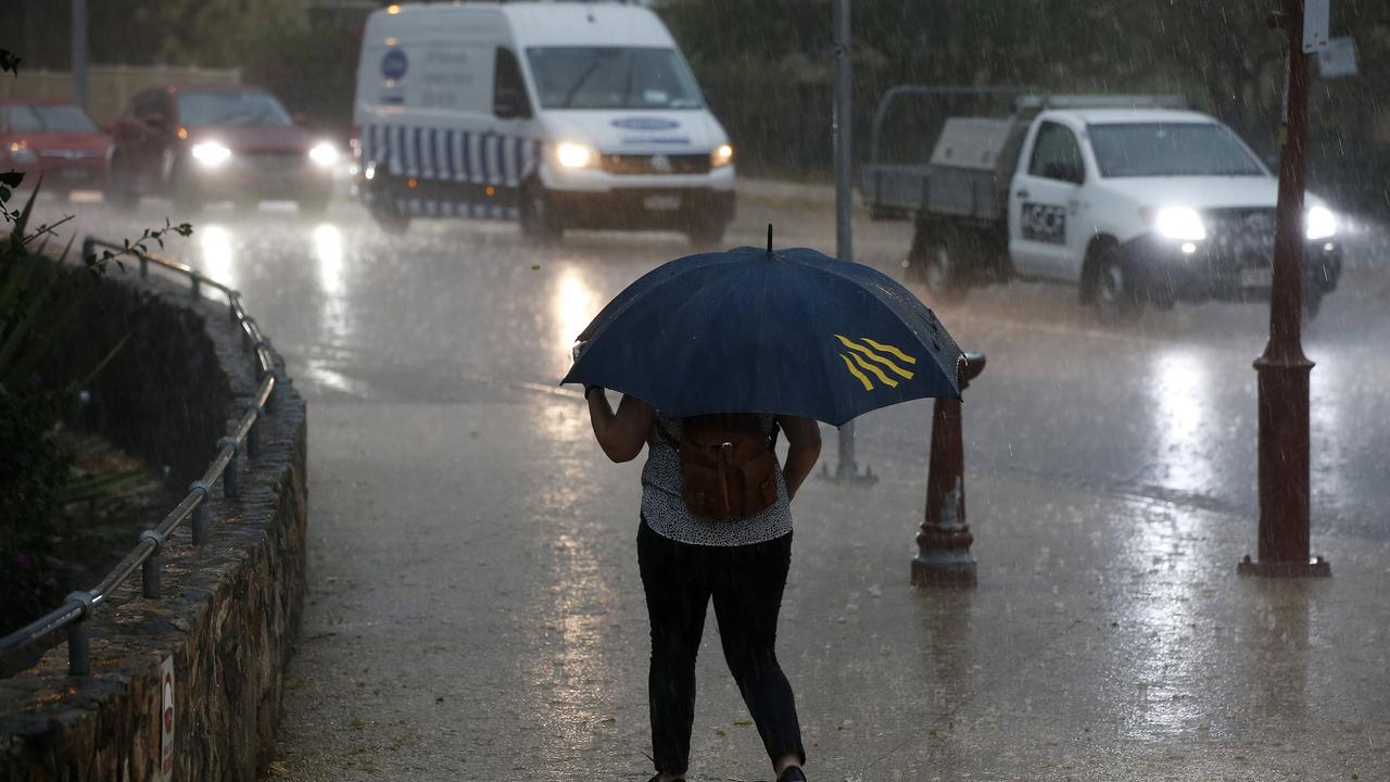 Heavy rain pictured rolling through Brisbane, 30th September 2021. (Image/Josh Woning)