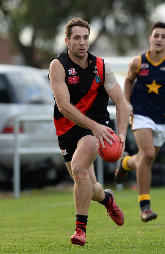 Kyle Hardingham on the burst for Pascoe Vale. Picture: AAP/ Chris Eastman.