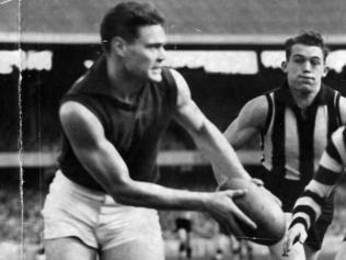 SEPTEMBER 1, 1956 : VFL player Ron Barassi (ball) playing for Melbourne against Collingwood at MCG in Melbourne 01/09/56. pic News Ltd. Australian Rules (AFL) A/CT