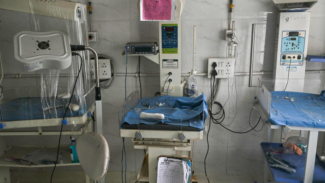 Sześć noworodków zginęło w pożarze szpitala dziecięcego w Indiach: policja