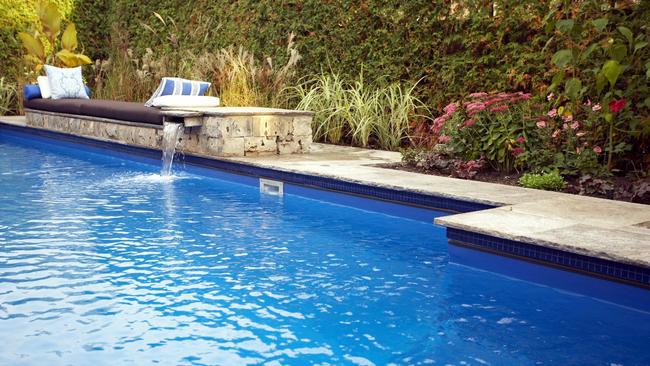 Mr Commandeur worked as a certifier of swimming pools.