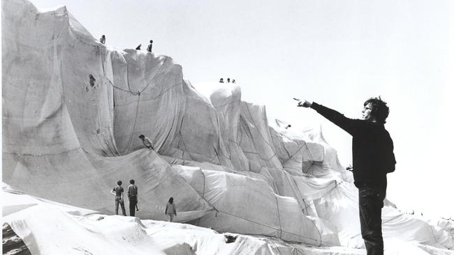 Kaldor Public Art Project 1: Christo and Jeanne-Claude Wrapped Coast – One Million Square Feet, Little Bay, Sydney, October 28-December 14, 1969 Photo: Harry Shunk