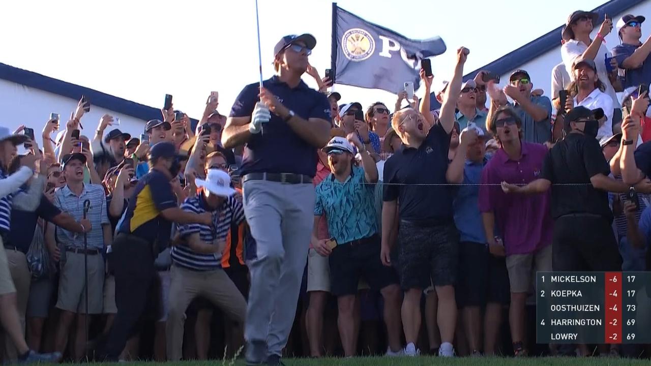 Les fans ont célébré avec Phil Mickelson.