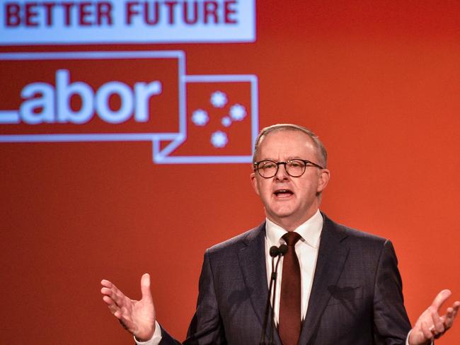 SYDNEY, AUSTRALIA - NewsWire Photos , DECEMBER  5, 2021:   Labor Leader, Hon. Anthony Albanese delivering a speech to Labor supporters around his plans for Australia's future in Ashfield, Sydney. Picture: NCA NewsWire / Flavio Brancaleone