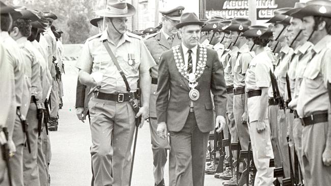 Commanding officer Lt Col Terry Lunny with Alderman Jim Webber inspecting troops from 42 Bn RQR. Photo probably taken August 1986. Photo The Morning Bulletin: