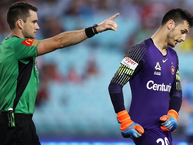 SYDNEY, AUSTRALIA - DECEMBER 15: Referee Jarred Gillett sends Vedran Janjetovic of the Wanderers from the field after a straight red card for a hand ball during the round eight A-League match between the Western Sydney Wanderers and Sydney FC at ANZ Stadium on December 15, 2018 in Sydney, Australia. (Photo by Mark Kolbe/Getty Images)