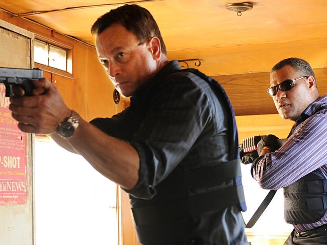 Actors Laurence Fishburne and Gary Sinise in a scene from TV show 'CSI : Crossover'.