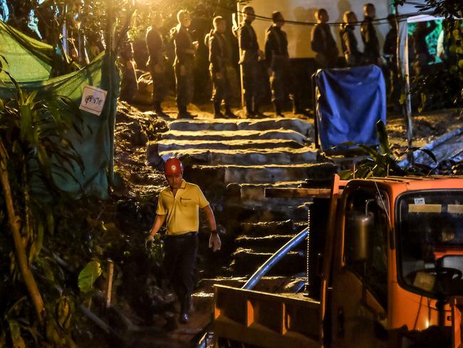 A group of rescuers lines up to enter Tham Luang Nang Non cave to save the boys. Picture: Linh Pham/Getty Images