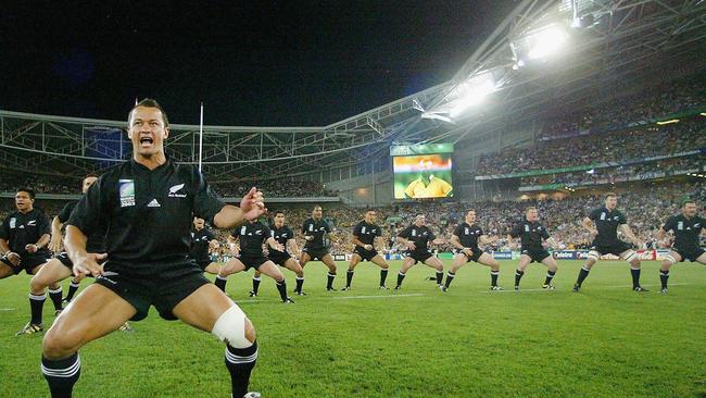 Carlos Spencer leading the haka for New Zealand.