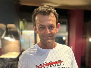 Adam Gilchrist and his cheeky shirt