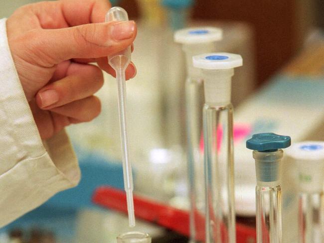 10 Oct 2000 Institute of Drug Technology - Generic scientific analytic chemists at work at the facility in Boronia. / science test tube research  drugs? medical