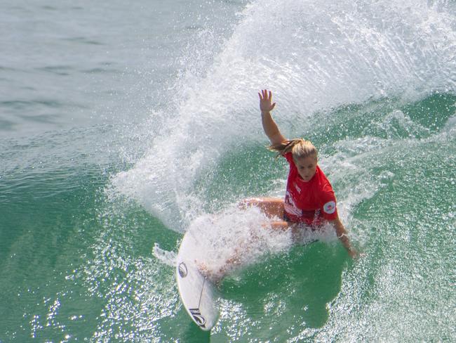 Sophie McCulloch won her Gold Coast Open heat with the highest heat total of the event with 16.26 (out of a possible 20) on day one at Burleigh. Picture: Sebastian Andres Rios