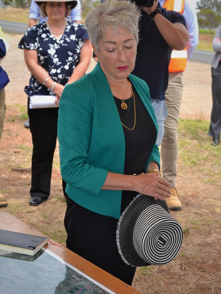 Annastacia Palaszczuk, Tracy Dobie visit Warwick pipeline grid