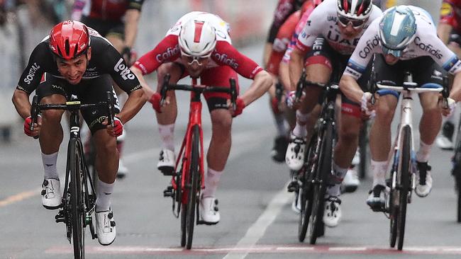 Caleb Ewan out-sprints Simone Consonni and Elia Viviani to win the Schwalbe Classic in the city on Sunday night. Picture: Sarah Reed.