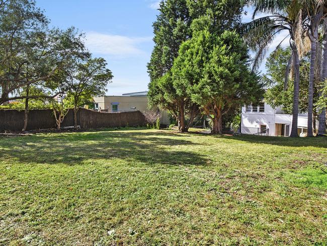 The expansive back yard. of ‘Nairn’ in Balgowlah.