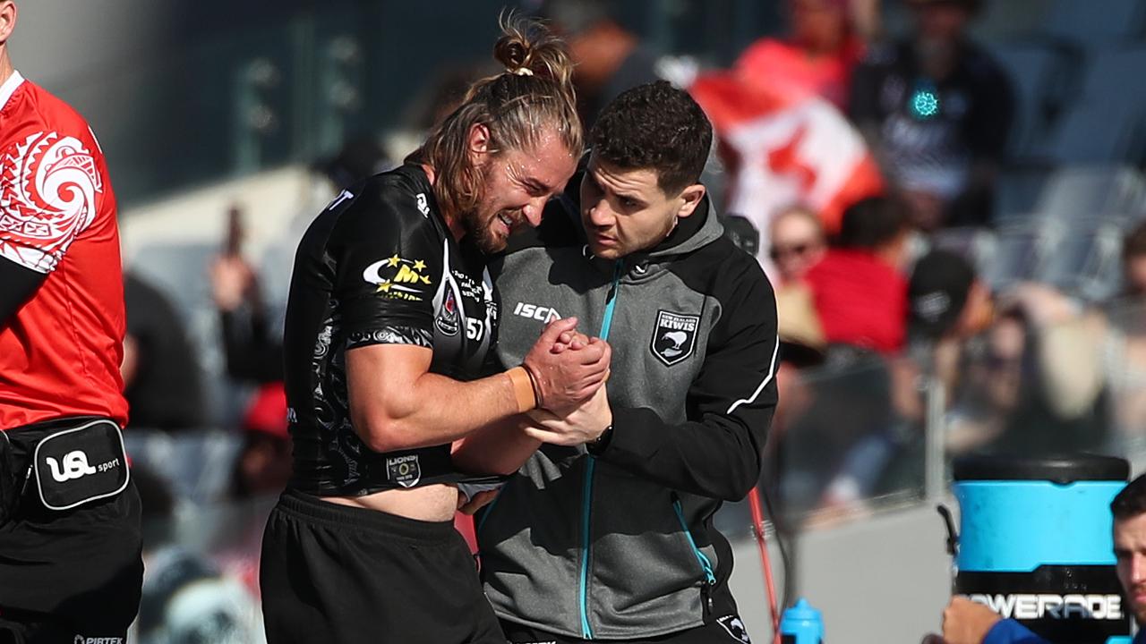 Bulldogs’ star playmaker Kieran Foran leaves the field with a shoulder injury while representing New Zealand and will miss at least half of the 2020 NRL season.