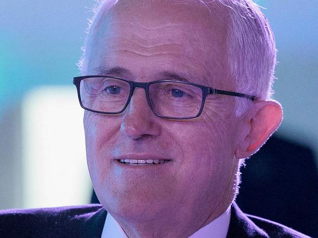 Former Australian Prime Minister Malcolm Turnbull (C) talks to the guests at the Sydney Energy Forum on July 12, 2022, in Sydney. - The Sydney Energy Forum brings together global leaders across government, industry, academia, technology and innovation to identify solutions to delivering clean energy supply chains across the Indo-Pacific. (Photo by Brook Mitchell / POOL / AFP)