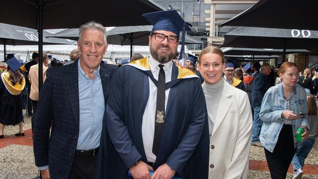 05-10-2023 Deakin University Accounting and Finance Graduation. Richard Tomczak, Marcus Tomczak, Laura Roberts