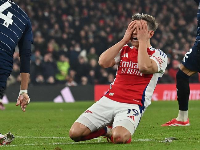 Arsenal's Belgian midfielder #19 Leandro Trossard reacts after missing a chance during the English Premier League football match between Arsenal and Aston Villa at the Emirates Stadium in London on January 18, 2025. (Photo by Glyn KIRK / AFP) / RESTRICTED TO EDITORIAL USE. No use with unauthorized audio, video, data, fixture lists, club/league logos or 'live' services. Online in-match use limited to 120 images. An additional 40 images may be used in extra time. No video emulation. Social media in-match use limited to 120 images. An additional 40 images may be used in extra time. No use in betting publications, games or single club/league/player publications. /