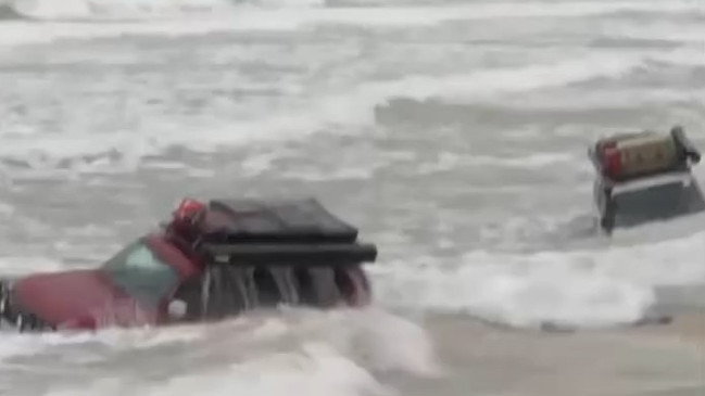 Cars stuck in water. Picture – Facebook/Ice Man.