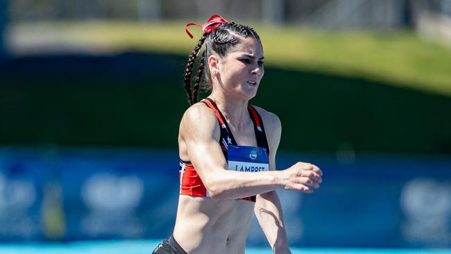 Jasynta Lamprey from Endeavour High School in the 200m. Picture: Julian Andrews