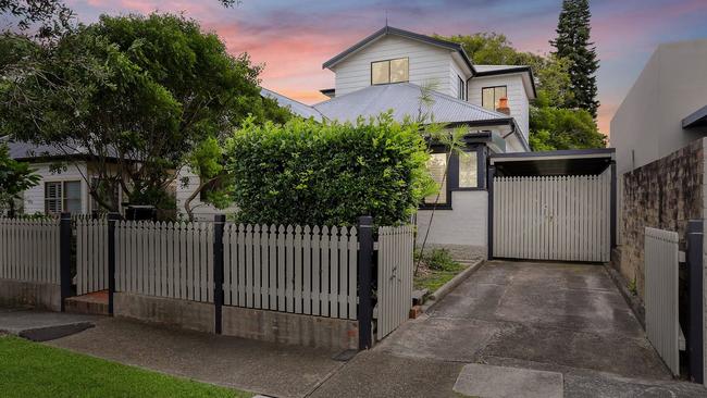 2 Dewsbury Street Botany, rent up $200 per week in a year: now rents for $1600 per week. NSW real estate.