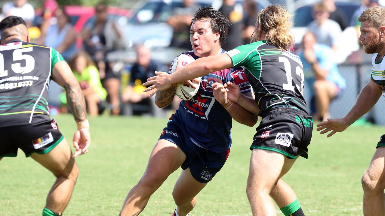 Blaid Pakura takes a hit up for Ormeau against Helensvale in round one, 2022. Bilinga Picture by Richard Gosling