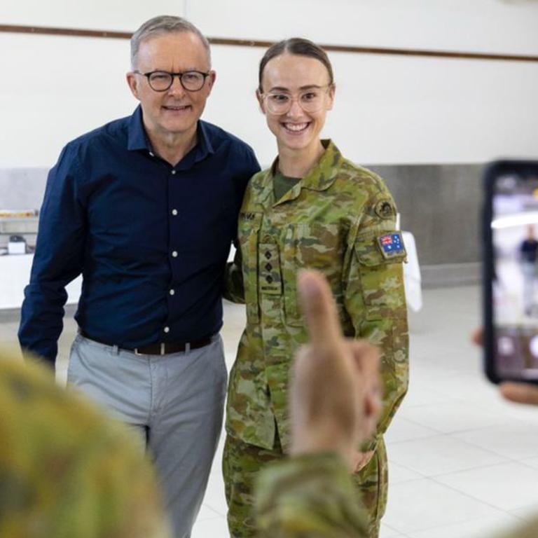 Mr Albanese met with ADF personnel at Al Minhad Air Base in the United Arab Emirates